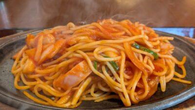 鉄板ナポリタン(アップ)|レストランローズ大宮店