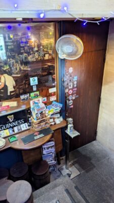 入口のドア｜THE GRAFTON