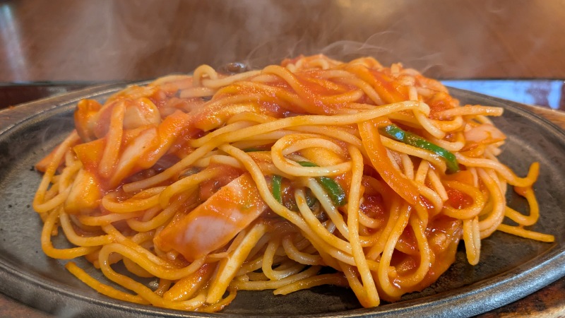 鉄板ナポリタン（アップ）｜レストランローズ大宮店